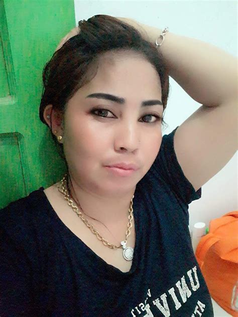 tante girang sex|Tante Kepengen Ngentot Dengan Brondong